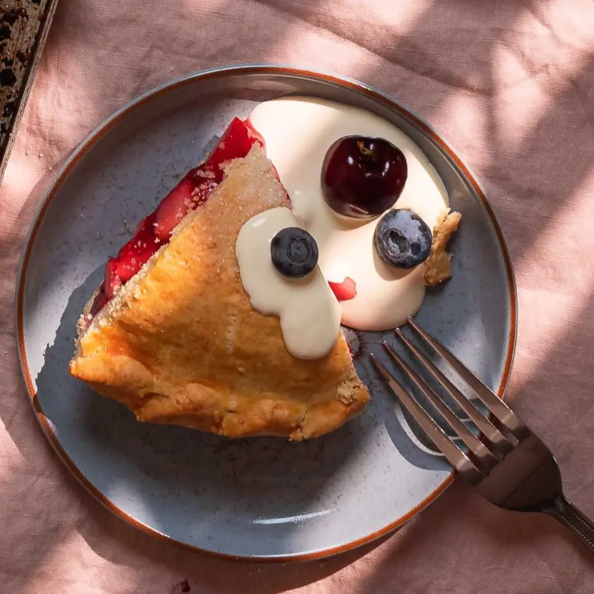 Apple and Blueberry Fruit Pie
